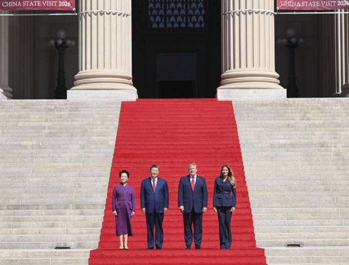 Từ trái qua phải: bà Bành Lệ Viên, Chủ tịch Trung Quốc Tập Cận Bình, Tổng thống Mỹ Donald Trump và bà Melania tại Cơ quan Lưu trữ Quốc gia ở thủ đô Washington ngày 25/9. Ảnh: Xinhua