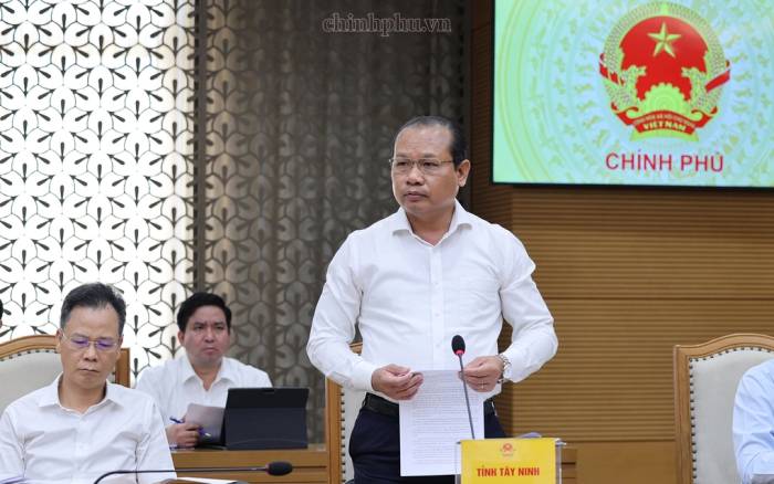 Lãnh đạo tỉnh Tây Ninh phát biểu tại cuộc họp, ngày 28/9. Ảnh: VGP