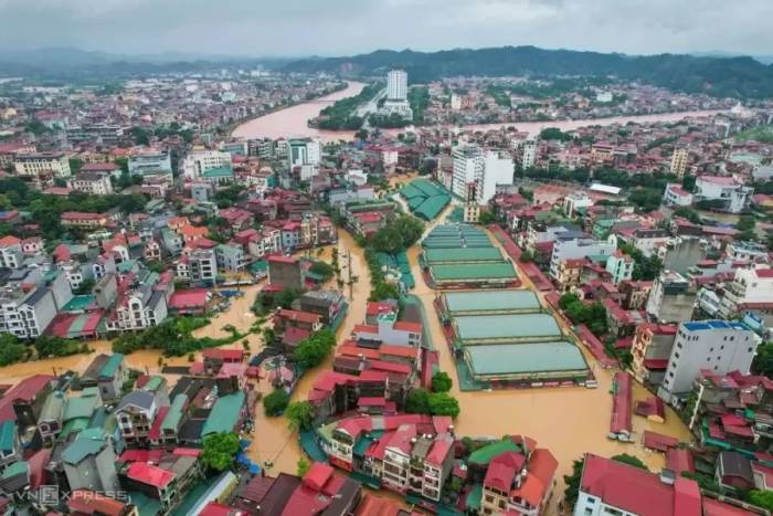 Nước lũ dâng cao ven sông Kỳ Cùng tại Lạng Sơn, ngày 23/8. Ảnh: Trần Hùng