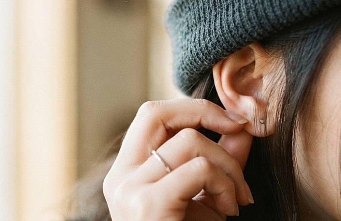 Viêm mũi dị ứng có thể ảnh hưởng đến tai. Ảnh: Huyến Anh