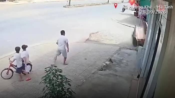 Cổng chào sập ở Hà Tĩnh