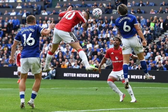 Benjamin Sesko ghi bàn thứ hai cho Man Utd trong trận đấu với Everton tại Ngoại hạng Anh trên sân Hill Dickinson, Liverpool, Anh, ngày 6/9/2026. Ảnh: AFP