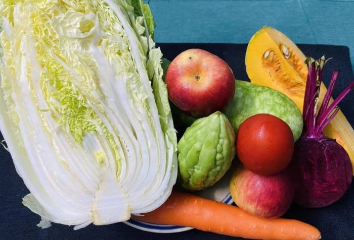 Để sống khỏe, trường thọ, trong khẩu phần ăn mỗi ngày, rau xanh, củ quả, các loại đậu và ngũ cốc nguyên hạt phải chiếm tỷ trọng lớn nhất. Ảnh: Hà Phượng