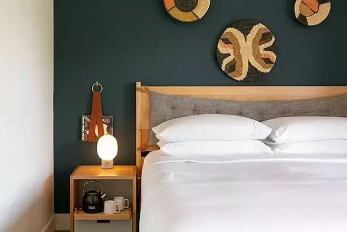 Một góc phòng ngủ tại khách sạn Bode Nashville, bang Tennessee, Mỹ. Ảnh: Tripadvisor