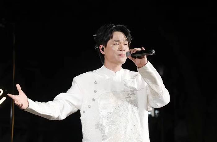 Ca sĩ Tuấn Cry trong chương trình. Ảnh: Ban tổ chức cung cấp