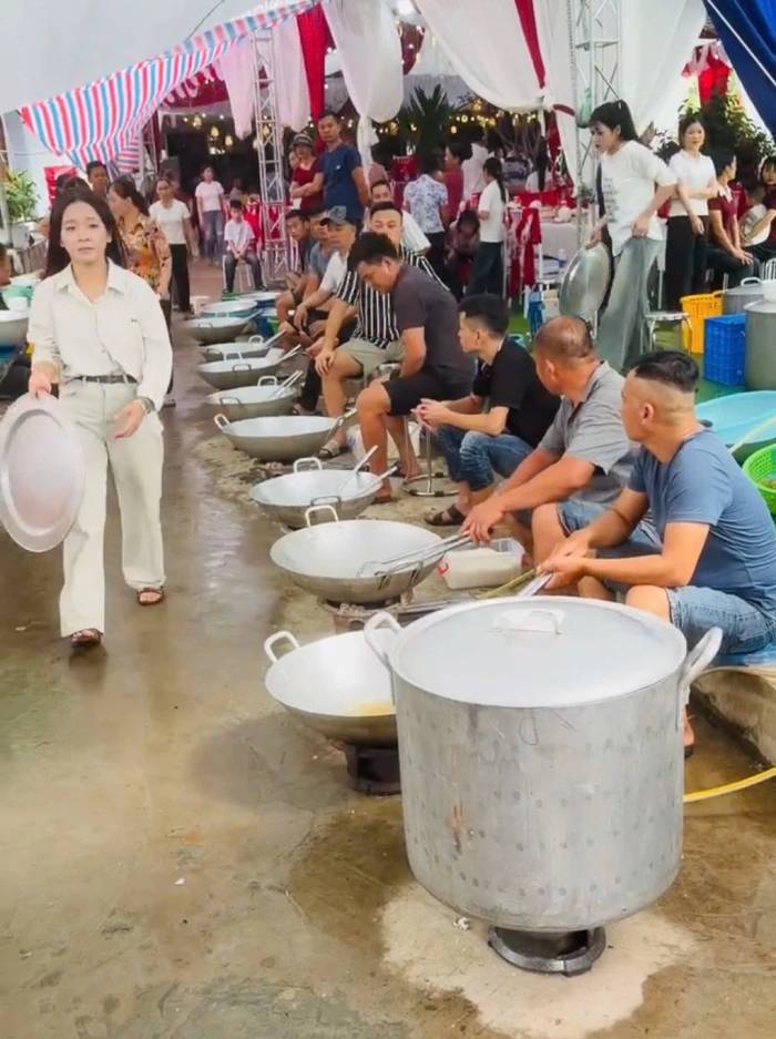 Đội nam giới lắc chảo tại thôn Thủy Trầm, xã Tiên Lương, tháng 9/2026. Ảnh: Nhân vật cung cấp