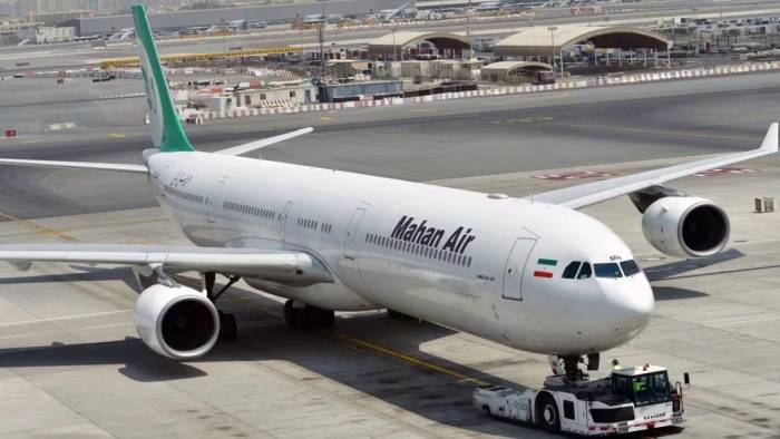 Một máy bay của hãng Mahan Air tại sân bay ở Dubai. Ảnh: AFP