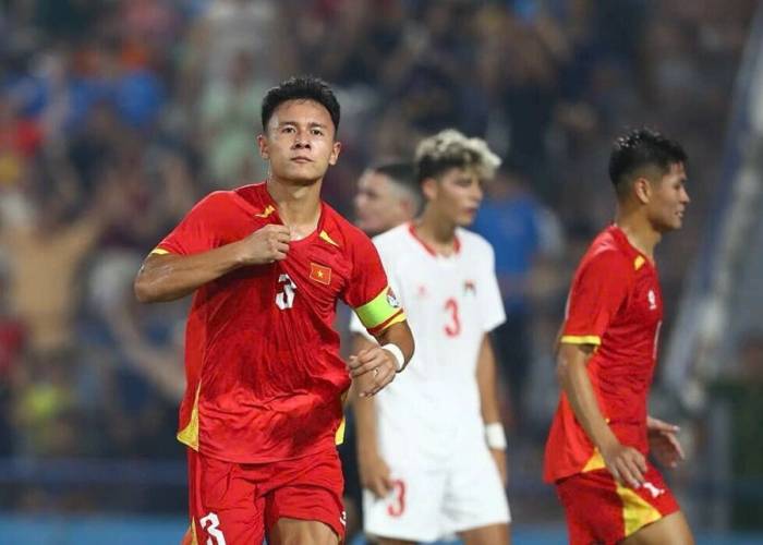 Đội trưởng Việt Nam Nguyễn Quốc Khánh mừng bàn gỡ 1-1 ở trận thua Palestine 1-2 ở lượt hai bảng C vòng loại U20 châu Á 2027, trên sân Việt Trì, Phú Thọ ngày 3/9/2026. Ảnh: VFF