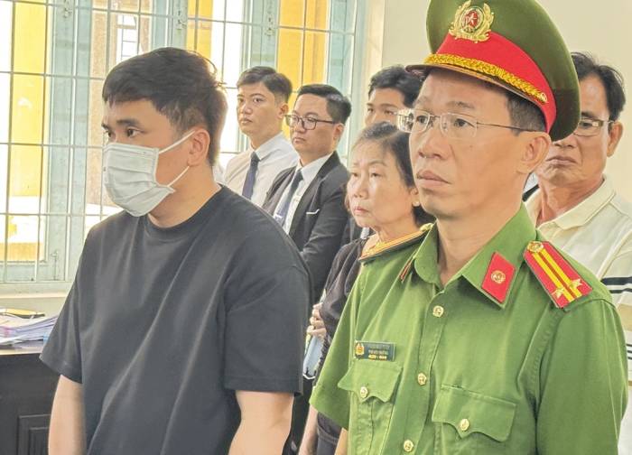 Bị cáo Nguyễn VăN Bảo Trung tại phiên tòa, ngày 29/9. Ảnh: An Bình