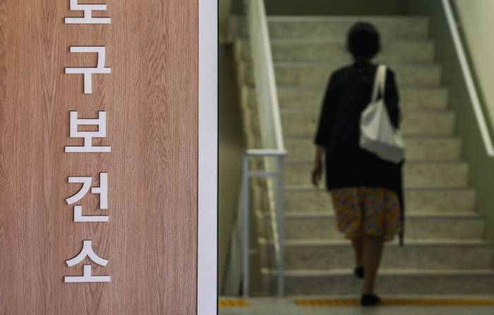 Thủ đô Seoul đỏ mắt tìm không ra bác sĩ y tế công