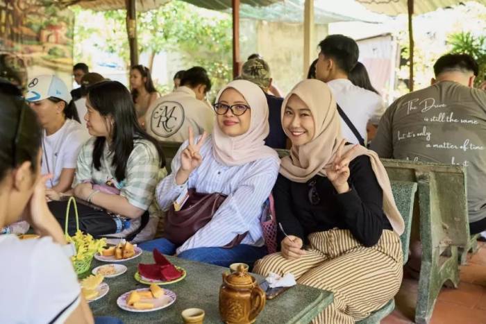 Du khách Indonesia trong đoàn MICE gần 1.000 người đến TP HCM tháng 5. Ảnh: L.N