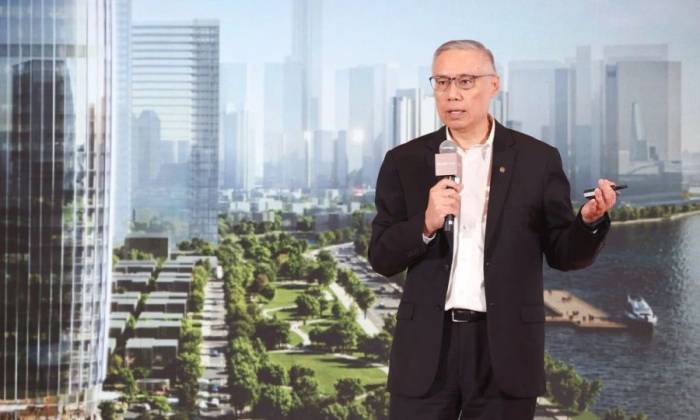 Ông Suan Teck Kin chia sẻ tại hội nghị đầu tư giữa năm của UOB tối 17/9. Ảnh: UOB