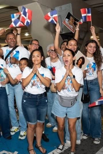 Không khí người dân Cộng hòa Dominica chào đón Miss World 2026 ở sân bay