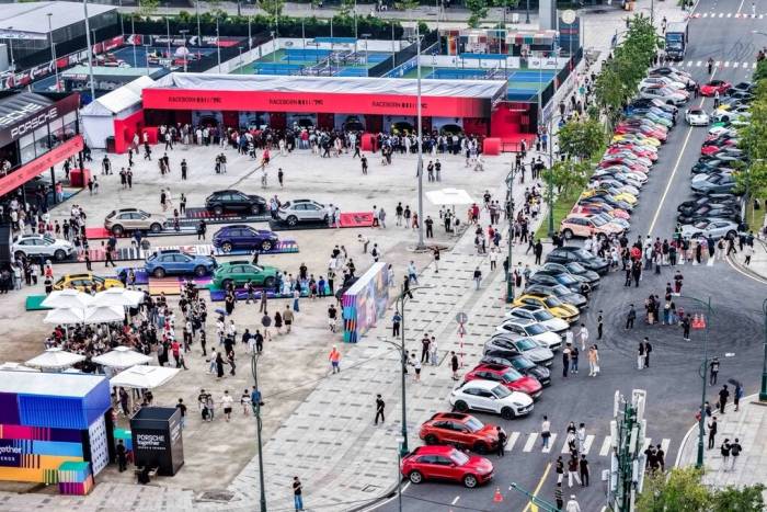 Khu vực trưng bày các dòng xe và khu vực riêng dành cho các chủ xe Porsche tham dự sự kiện. Ảnh: Hồ Tân