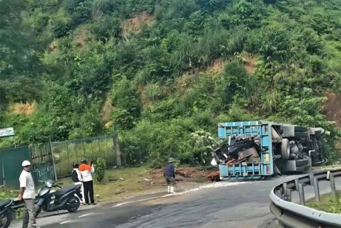 Hiện trường vụ tai nạn sáng 5/9. Ảnh: Hùng Lê