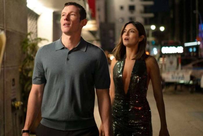 Callum Turner (trái) và Monica Barbaro trong One Night Only. Phim được phổ biến đến người xem từ đủ 18 tuổi trở lên (18+). Ảnh: Universal Pictures