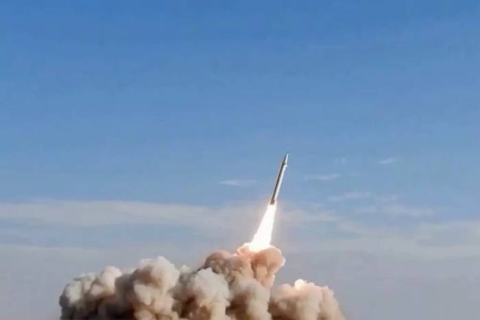 Iran phóng tên lửa vào một mục tiêu Mỹ ở vùng Vịnh ngày 20/7. Ảnh: AFP