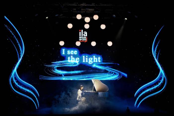 Thể hiện tài năng tại chung kết Speak up 2025. Ảnh: ILA