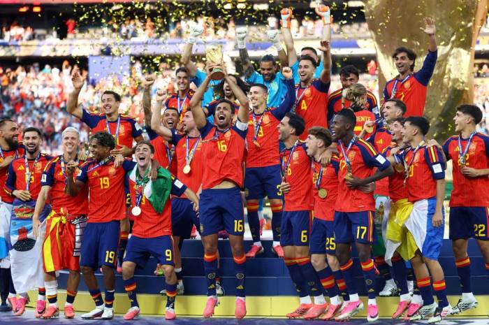 Các cầu thủ Tây Ban Nha ăn mừng chức vô địch World Cup 2026 sau trận chung kết Tây Ban Nha – Argentina trên sân MetLife, New Jersey, Mỹ ngày 19/7/2026. Ảnh: Reuters