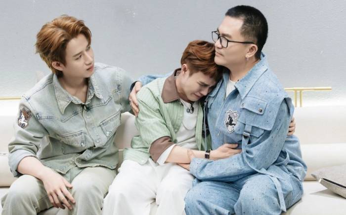 Huỳnh Lập (giữa), Hồ Đông Quan xúc động khi biết Đại Nghĩa (phải) bị loại khỏi show. Ảnh: Ban tổ chức cung cấp