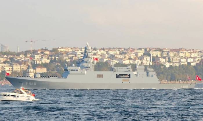 Khu trục hạm TCG İstanbul tại eo biển Bosporus hồi năm 2023. Ảnh: Wikimedia
