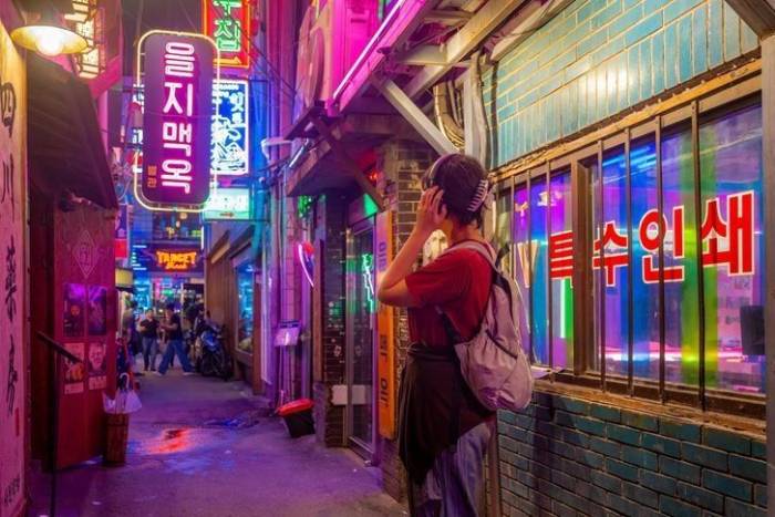 Một góc phố đêm tại Euljiro, Seoul. Ảnh: The Korea Times