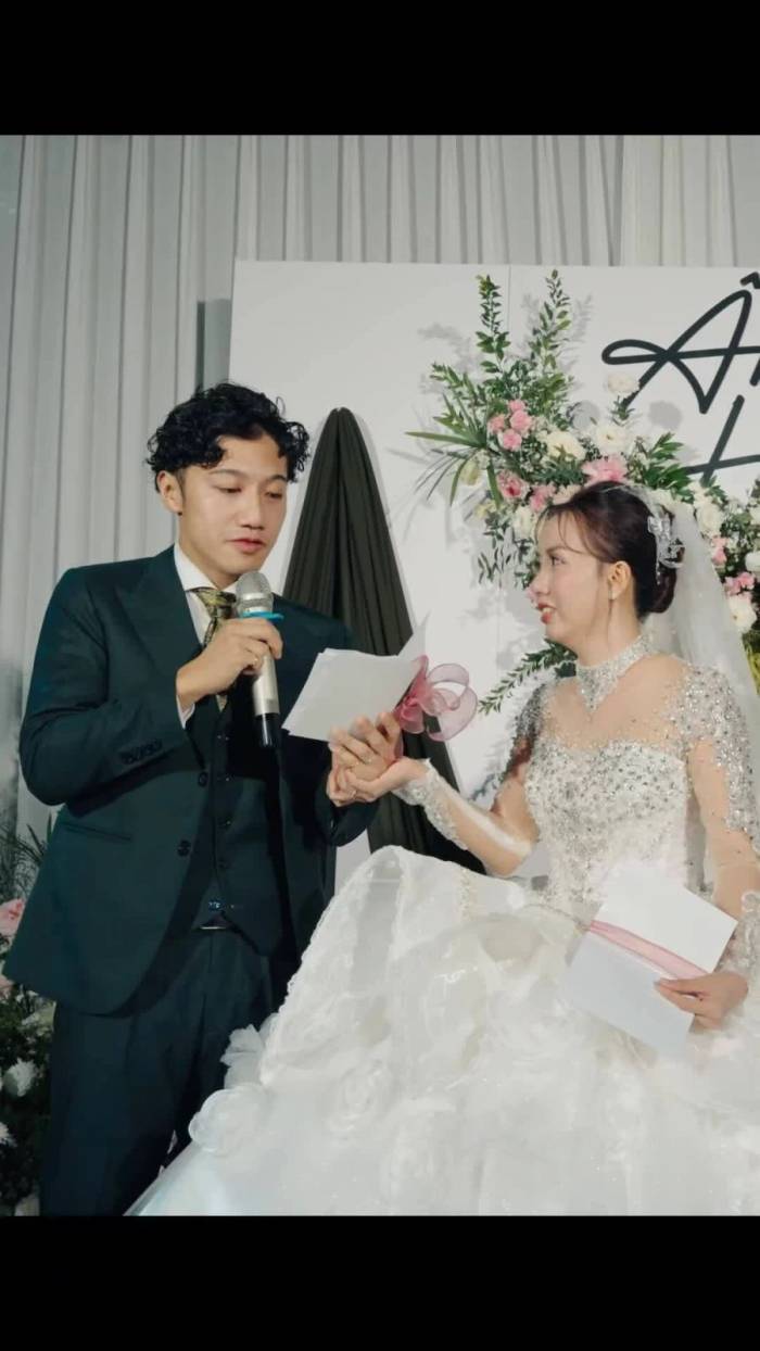 Chàng trai mua sẵn vé máy bay mỗi tháng để theo đuổi cô gái Việt