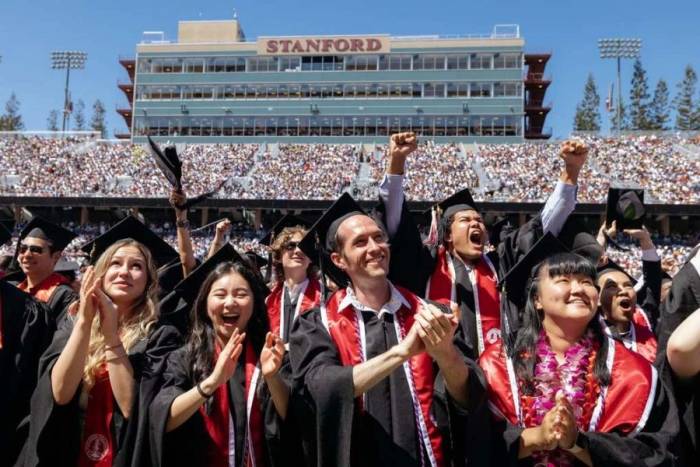 Sinh viên Đại học Stanford trong lễ tốt nghiệp hồi tháng 6. Ảnh: Fanpage trường