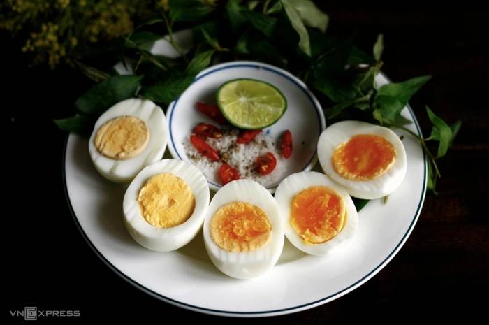 Tỷ lệ tiêu hóa và hấp thu protein của trứng chín hoàn toàn có thể đạt trên 90%, vượt trội hơn hẳn so với mức 50-60% ở trứng sống. Ảnh: Bùi Thủy
