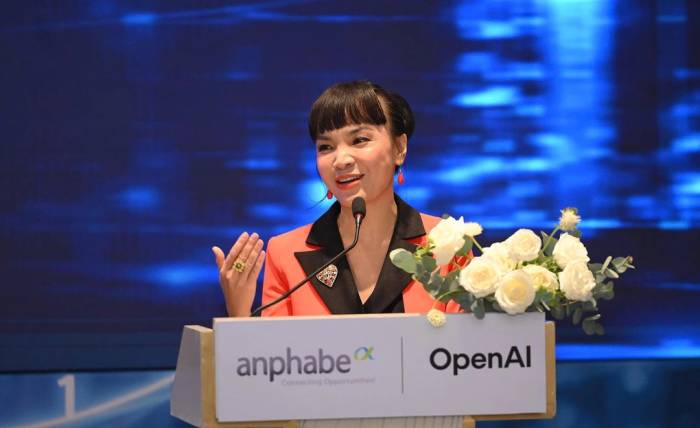 Bà Thanh Nguyễn, Giám đốc điều hành và truyền cảm hứng hạnh phúc Anphabe, chia sẻ tại chương trình sáng 23/9. Ảnh: An Phương