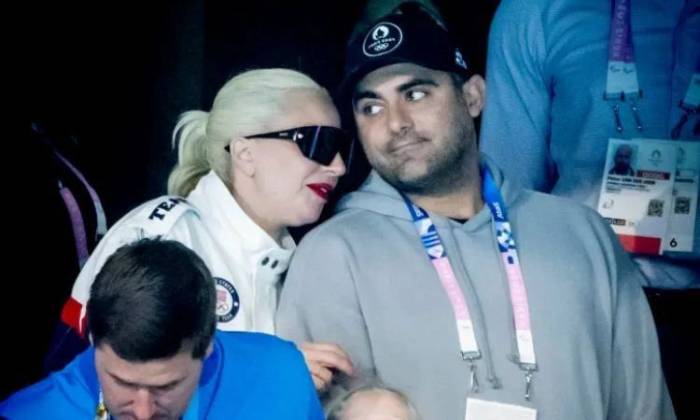 Lady Gaga giới thiệu bạn trai là chồng sắp cưới