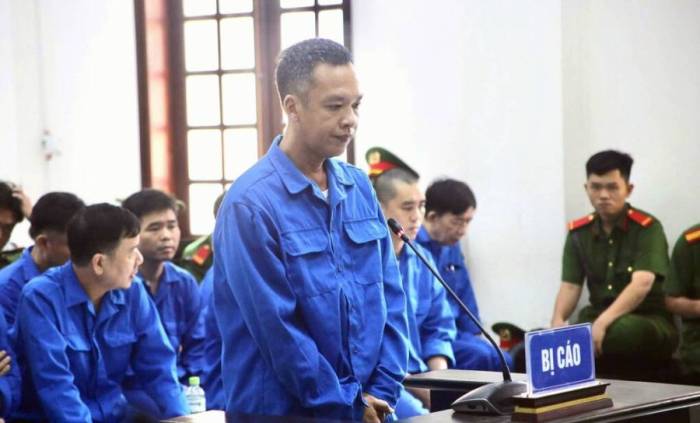 Bị cáo Lê Vũ Hồng Sơn trả lời thẩm vấn tại tòa ngày 11/9. Ảnh: Phạm Hải