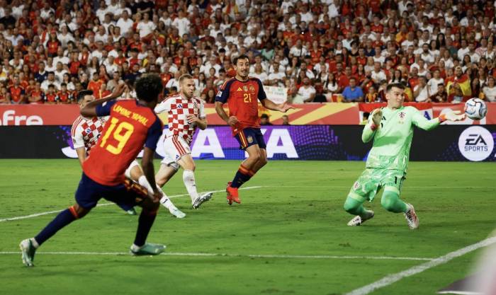 Lamine Yamal ghi bàn trong trận Tây Ban Nha thắng Croatia 4-1 ở lượt hai bảng A3 Nations League trên sân Ramon Sanchez Pizjuan, Sevilla, Tây Ban Nha ngày 29/9/2026. Ảnh: Reuters