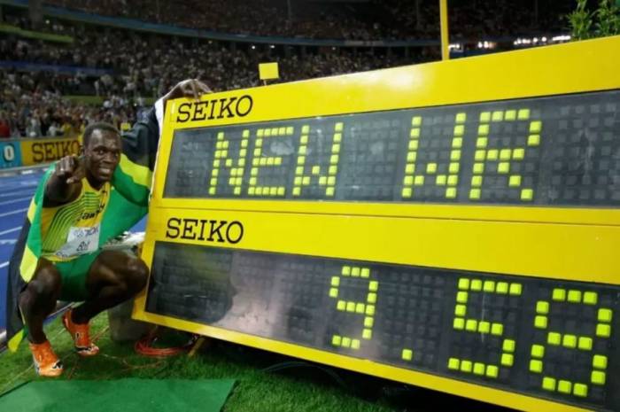 Usain Bolt lập kỷ lục thế giới chạy 100m ở giải vô địch điền kinh thế giới 2009 tại Berlin, Đức. Ảnh: Reuters