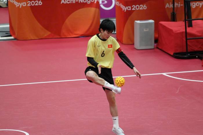 Cầu thủ Nguyễn Thị Thu Trang chuyền bóng trong trận chung kết cầu mây đôi nữ ASIAD 2026. Ảnh: Quý Lượng