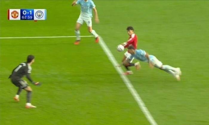 Tình huống Enzo Fernandez ở vị trí việt vị tham gia vào pha bóng dẫn tới bàn thắng của Erling Haaland trong trận Man Utd gặp Man City tại Ngoại hạng Anh ở Old Trafford, Manchester, Anh, ngày 13/9/2026. Ảnh: Sky Sports