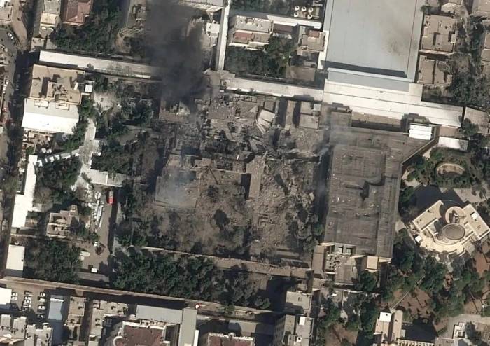 Ảnh vệ tinh khu nhà ở của cố lãnh tụ tối cao Iran Ali Khamenei tại Tehran bị phá hủy sau đợt tập kích hồi tháng 2. Ảnh: CNN