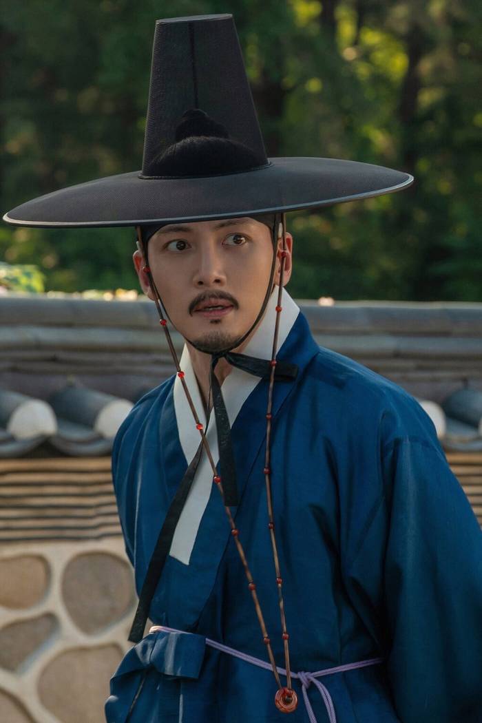 Tạo hình của Ji Chang Wook trong phim The Scandal. Ảnh: Netflix