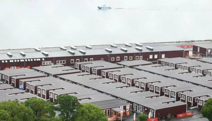 Một tổ hợp làng VĐV được làm từ container ở Cảng Nagoya, phục vụ cho ASIAD 2026. Ảnh: Yonhap