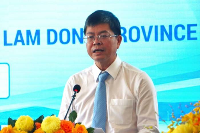 Ông Nguyễn Hồng Hải, phó chủ tịch UBND tỉnh Lâm Đồng phát biểu trước các nhà đầu tư, ngày 18/9. Ảnh: Tư Huynh