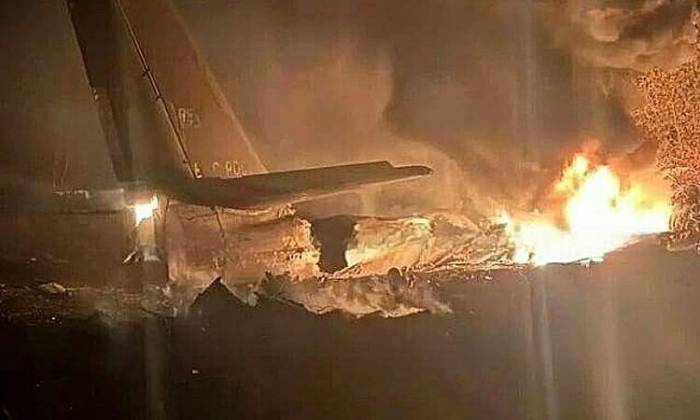 Phần đuôi chiếc Tu-95 rơi tại tỉnh Amur ngày 29/9. Ảnh: X/Clash Report
