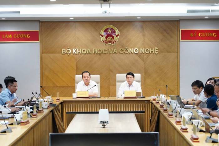 Thứ trưởng Bộ Khoa học và Công nghệ Phạm Đức Long và Phó chủ tịch Sơn La Đặng Ngọc Hậu tại buổi làm việc. Ảnh: MST