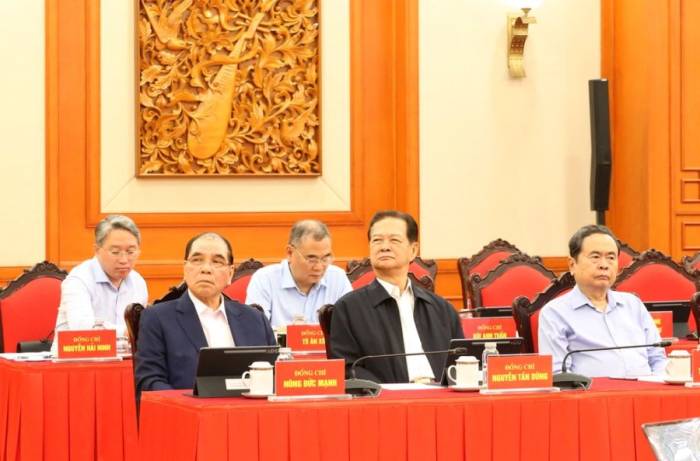 Từ phải: Chủ tịch Quốc hội Trần Thanh Mẫn, nguyên Thủ tướng Nguyễn Tấn Dũng, nguyên Tổng Bí thư Nông Đức Mạnh, dự họp sáng 17/9. Ảnh: Cổng TTĐT Đảng Cộng sản VN