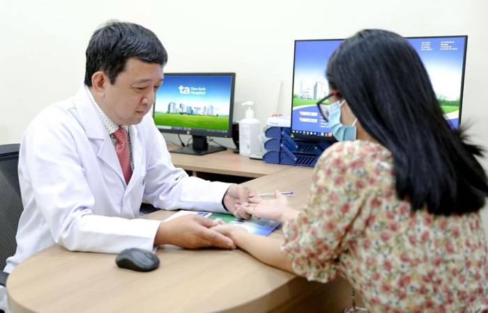 Bác sĩ Đơn vị U gan tư vấn cho khách hàng. Ảnh minh họa: Bệnh viện Đa khoa Tâm Anh