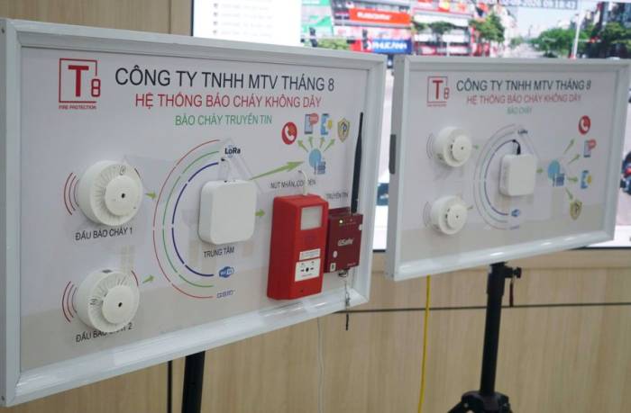 Dây chuyền sản xuất thiết bị báo cháy không dây. Ảnh: Linh Đan