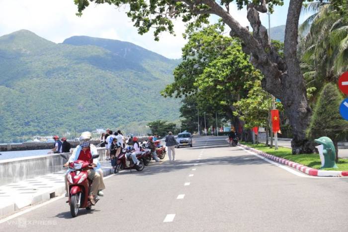 Tuyến đường Tôn Đức Thắng, đặc khu Côn Đảo. Ảnh: Lê Tuyết