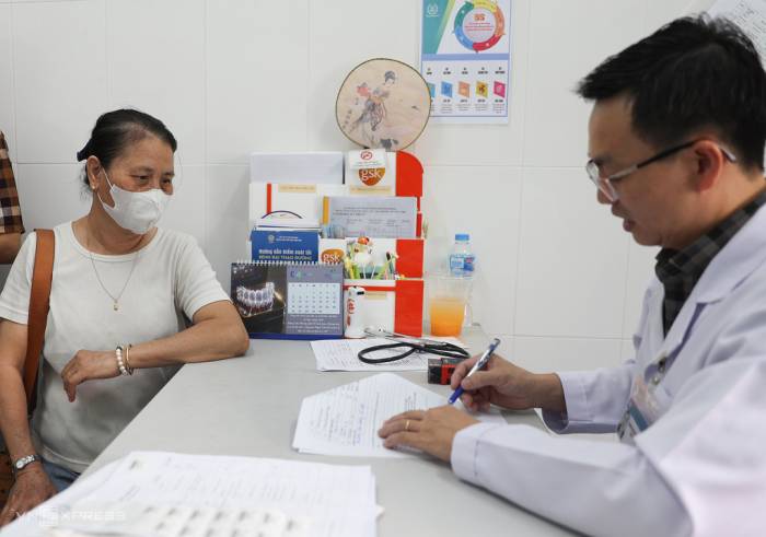Người dân khám bệnh tại trạm y tế phường Tăng Nhơn Phú, tháng 4/2026. Ảnh: Quỳnh Trần
