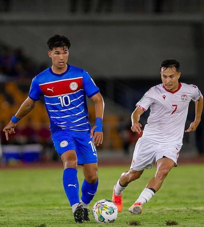 Tiền đạo Philippines lai Na Uy thi đấu trong trận hòa Tajikistan 2-2 ở vòng loại cuối Asian Cup 2027, trên sân New Clark City, Philippines ngày 10/6/2025. Ảnh: PFF