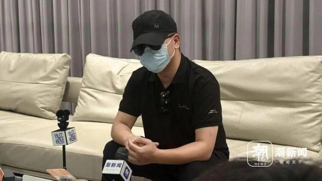 Anh Wei, 40 tuổi, ở tỉnh Thiểm Tây, phát hiện nuôi con tu hú cả ba con, sau bốn lần xét nghiệm ADN. Ảnh: News China