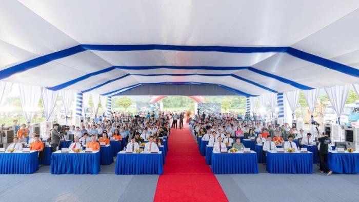 Đại biểu, khách mời tham gia lễ khởi công. Ảnh: FPT